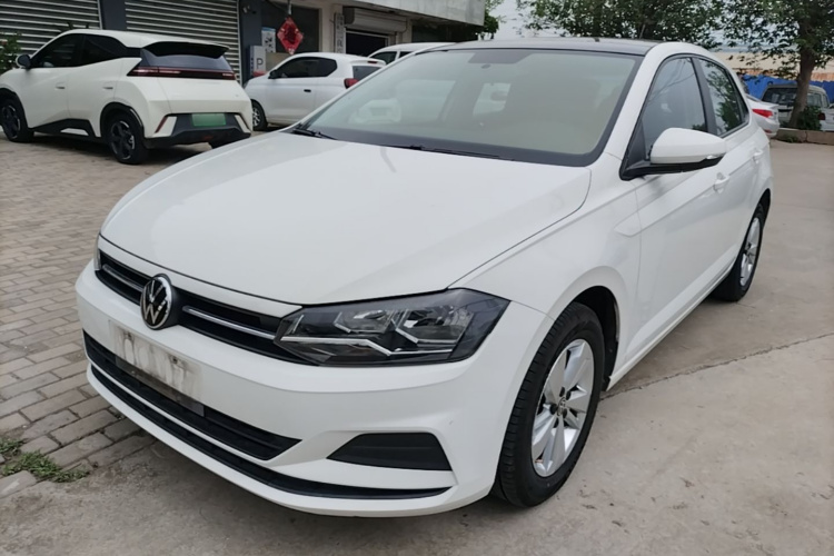 Volkswagen Polo 2022 car image #2
