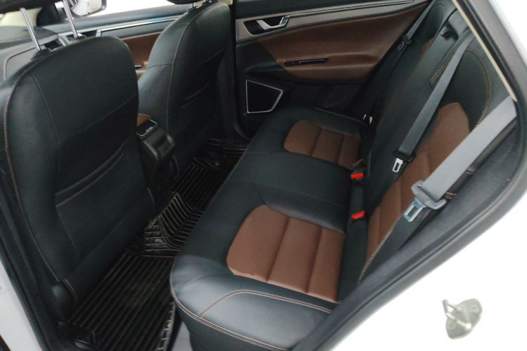 GEELY Emgrand GL 2018 صورة سيارة #17