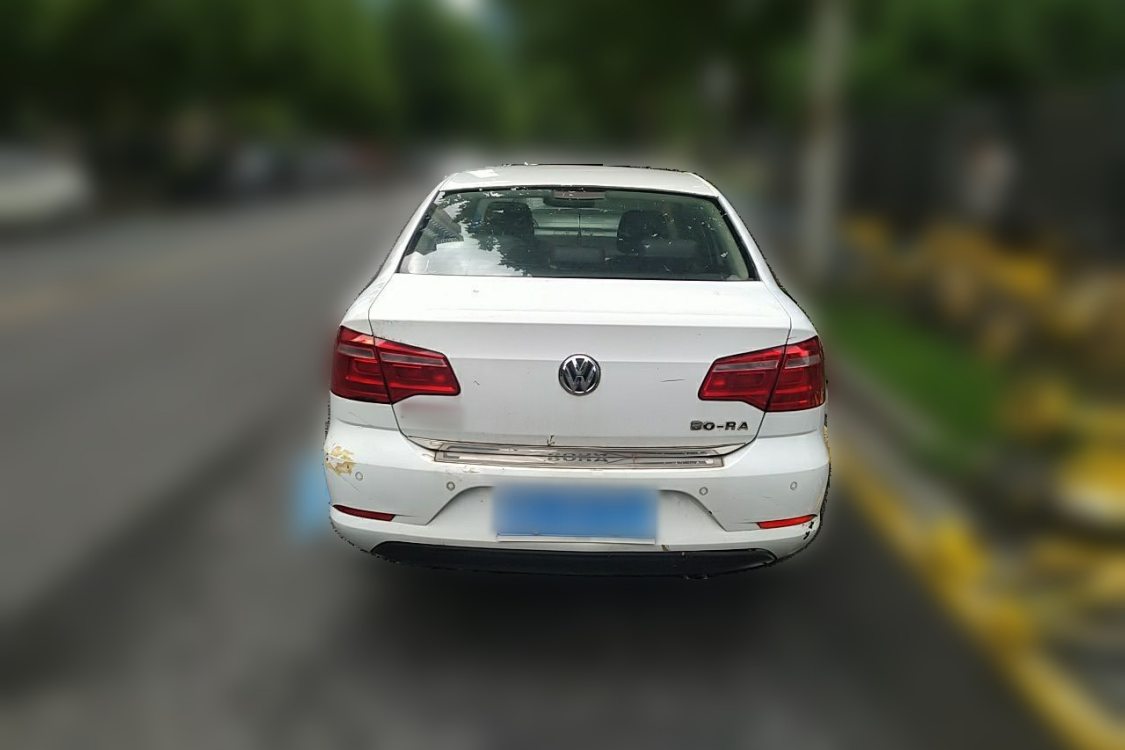 Volkswagen Bora 2013 car image #6