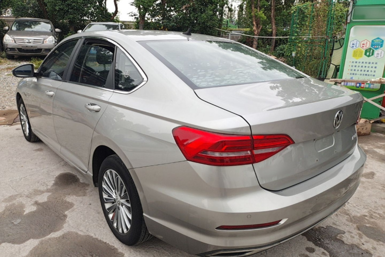 Volkswagen Lavida 2019 car image #5