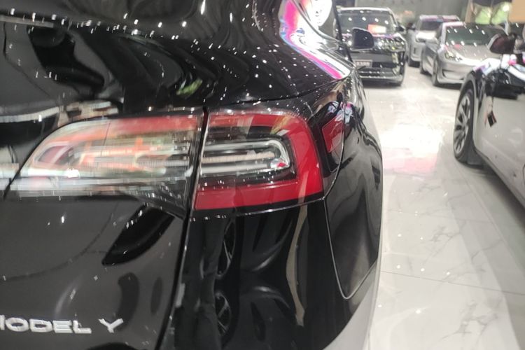 Tesla Model Y 2023 #8 Tesla Model Y 2023 car image #8