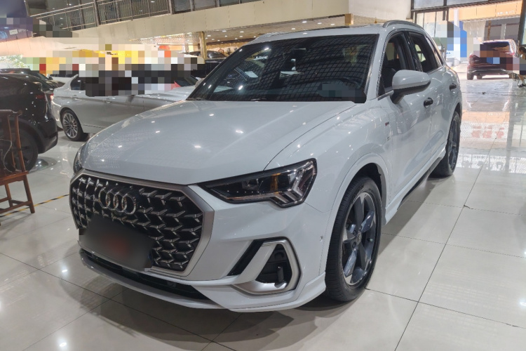 Audi Q3 2024 car image #2