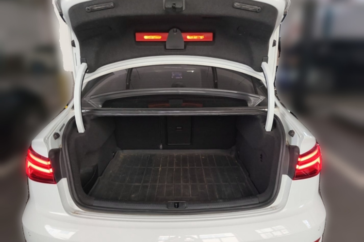 Audi A3 2018 car image #21