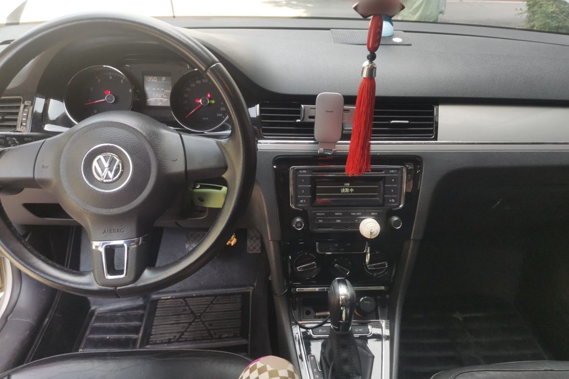 Volkswagen Bora 2014 car image #23