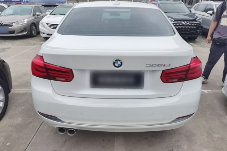 BMW 3 Series 2019 car image #6
