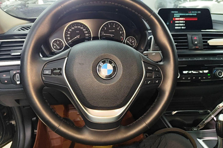 BMW 3 Series 2018 car image #11
