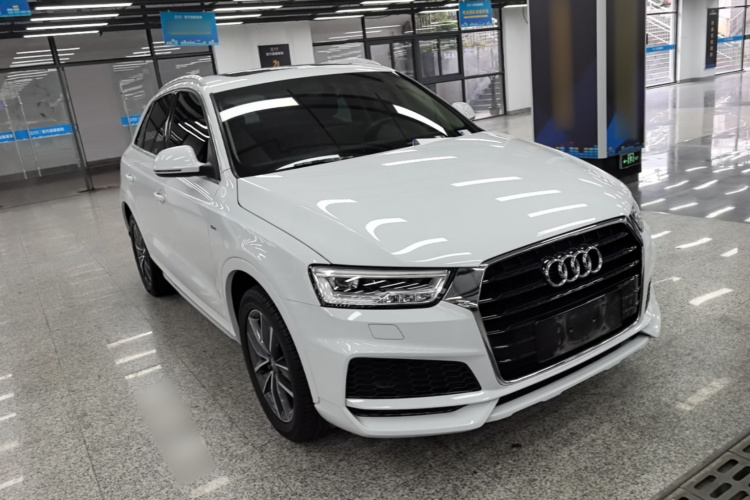 Audi Q3 2019 car image #4