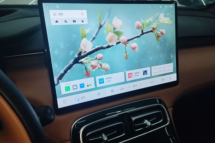 GEELY Boyue L 2025 car image #13