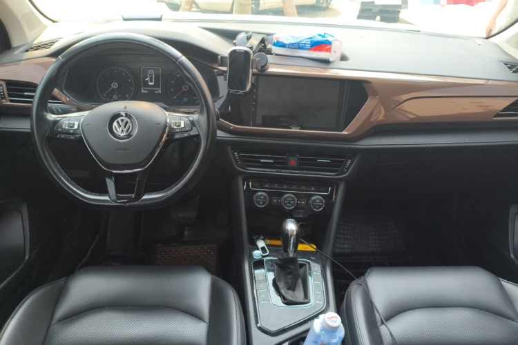 Volkswagen Tharu 2020 car image #12