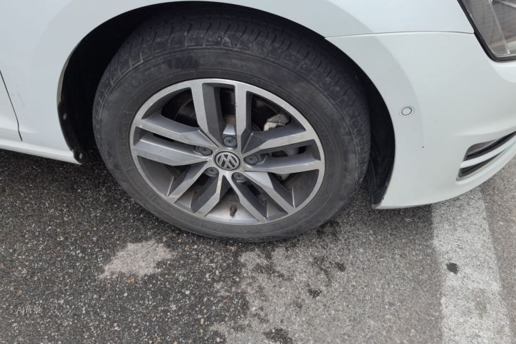 Volkswagen Golf 2017 car image #9