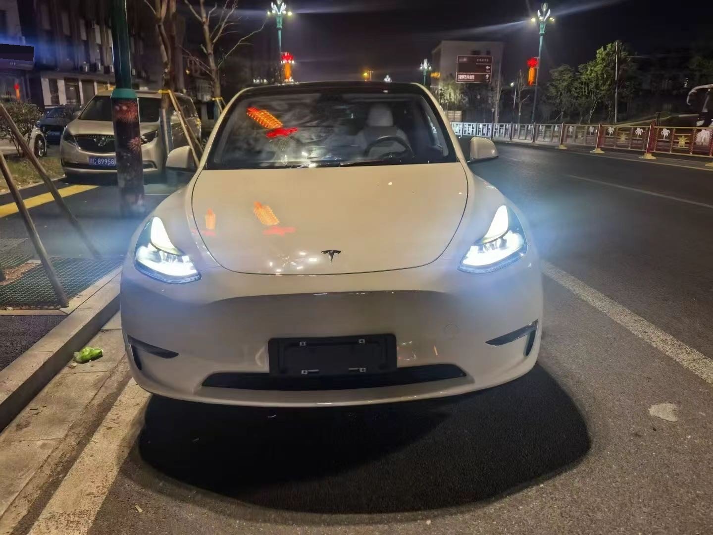 Tesla Model Y 2022 car image #2