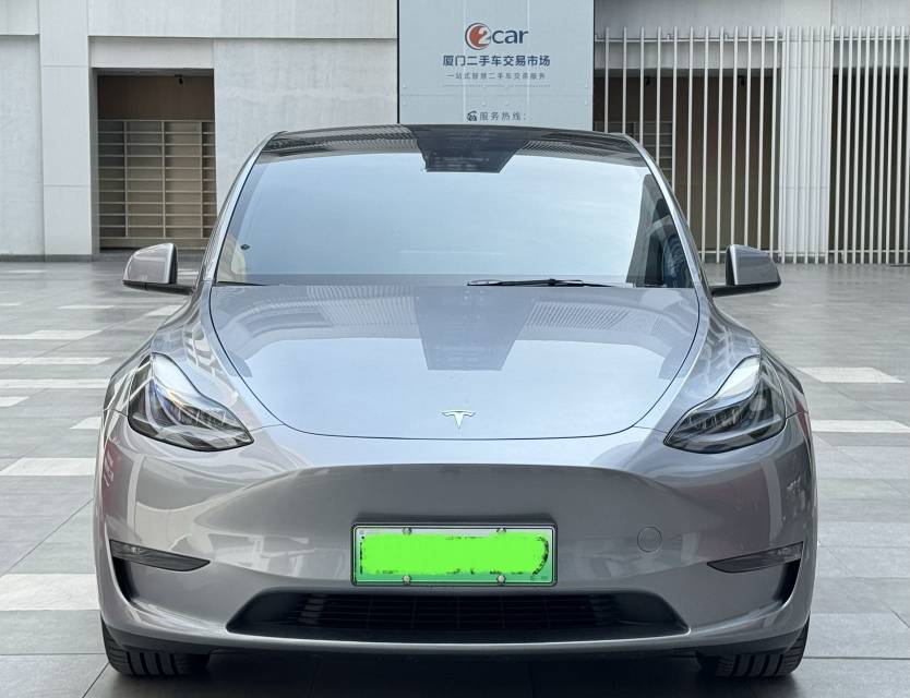 Tesla Model Y 2025 #2 Tesla Model Y 2025 car image #2