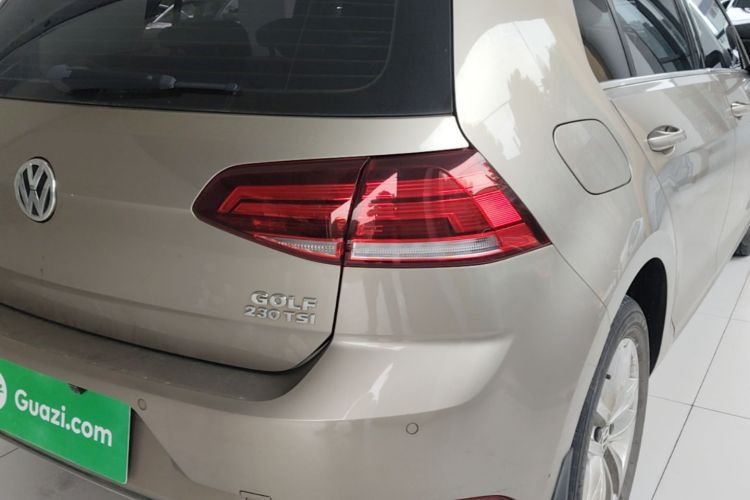 Volkswagen Golf 2018 car image #8