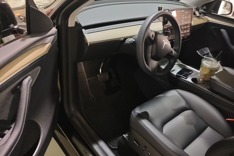 Tesla Model Y 2022 #16 Tesla Model Y 2022 car image #16