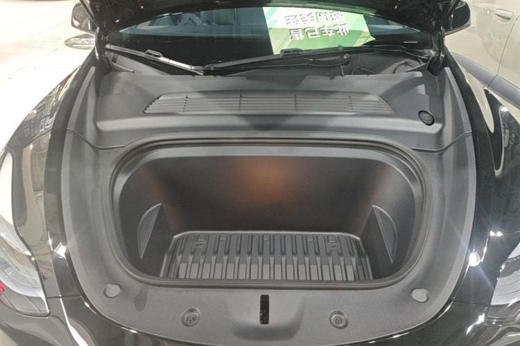 Tesla Model Y 2023 car image #20