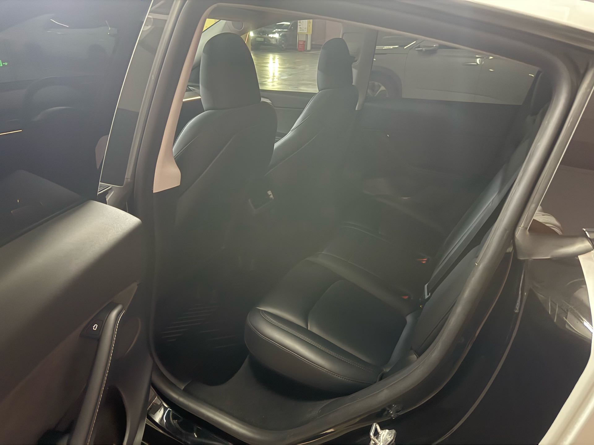 Tesla Model Y 2024 صورة سيارة #4