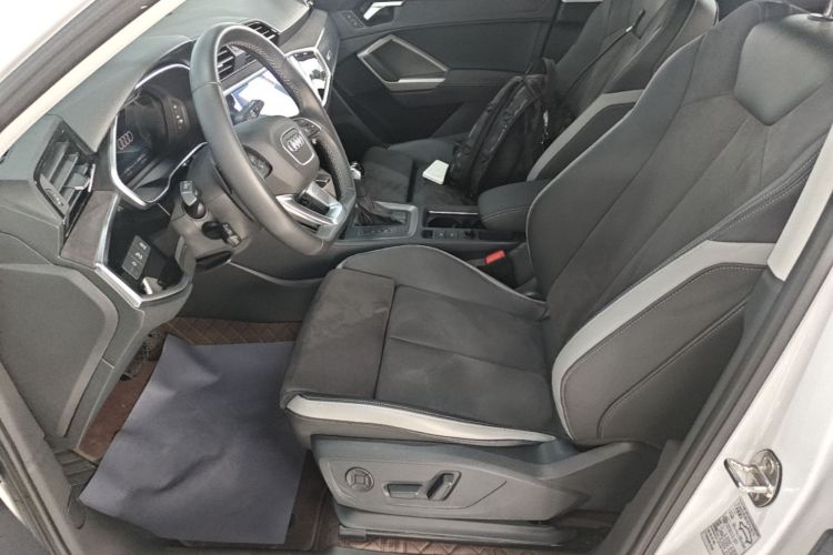 Audi Q3 2023 car image #19