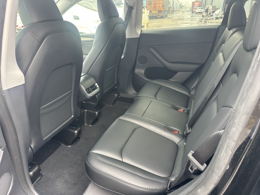 Tesla Model Y 2023 #5 Tesla Model Y 2023 car image #5