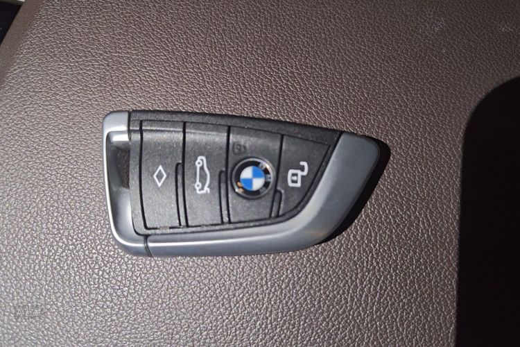 BMW 3 Series 2019 #10 BMW 3 Series 2019 car image #10