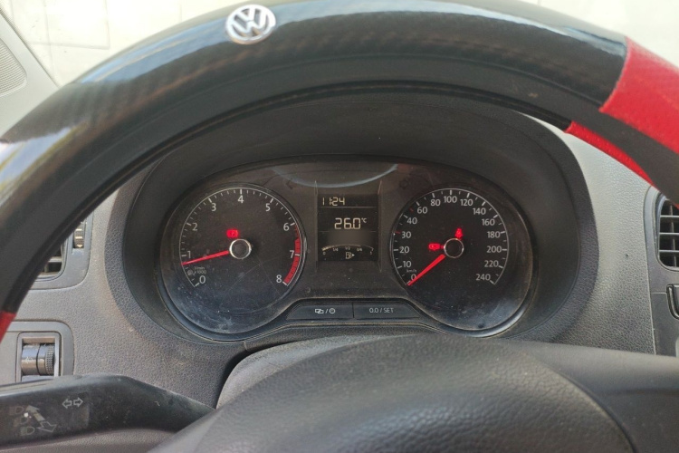 Volkswagen Polo 2016 car image #13