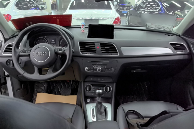 Audi Q3 2017 #11 Audi Q3 2017 car image #11
