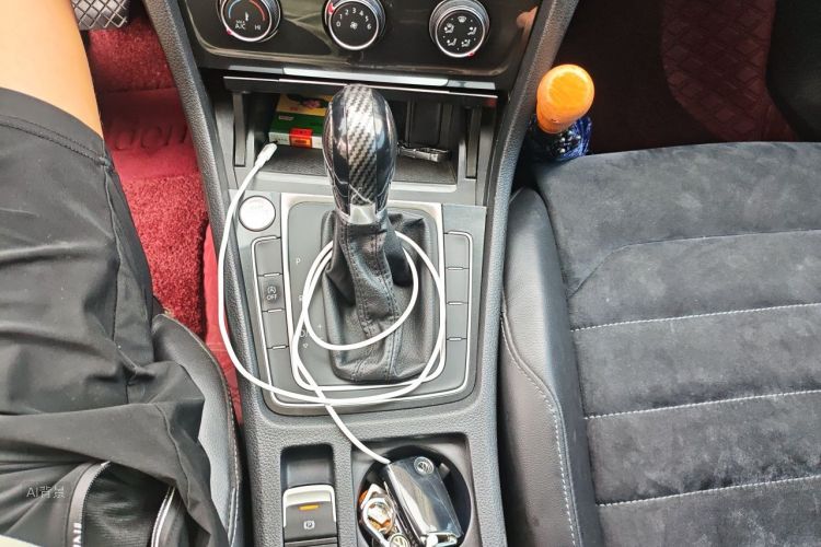 Volkswagen Golf 2019 car image #16