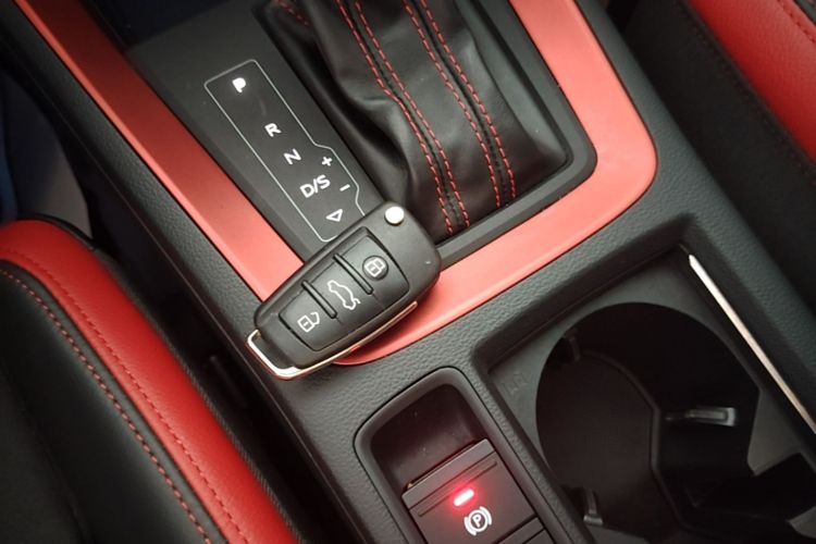 Audi Q3 2020 car image #9