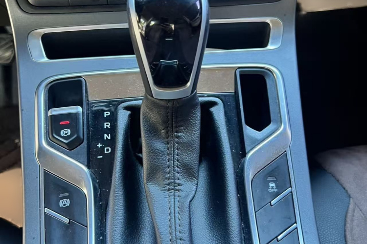 GEELY Emgrand 2019 #15 GEELY Emgrand 2019 car image #15