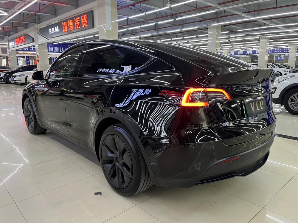 Tesla Model Y 2024 #4 Tesla Model Y 2024 car image #4