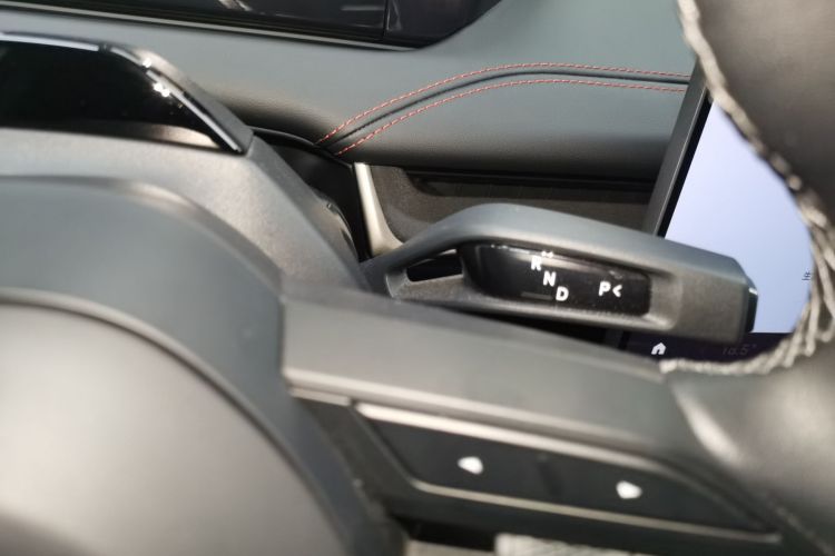 MI SU7 2024 immagine di auto #14