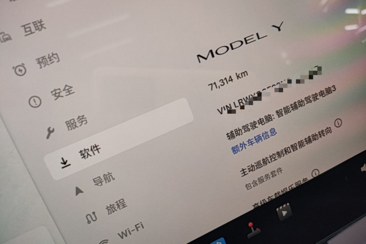 Tesla Model Y 2022 car image #12
