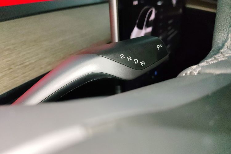Tesla Model Y 2022 car image #18