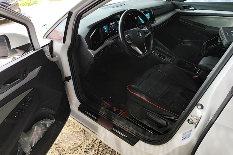 Volkswagen Golf 2023 car image #18