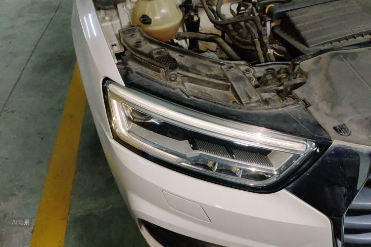 Audi Q3 2018 car image #8