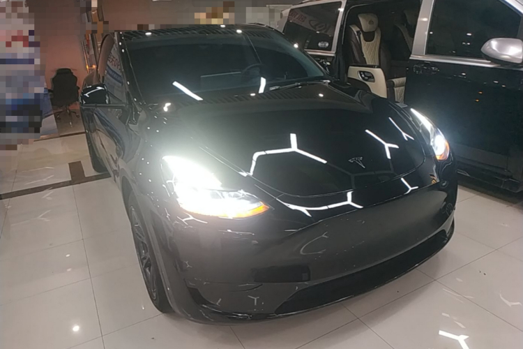 Tesla Model Y 2023 #4 Tesla Model Y 2023 car image #4