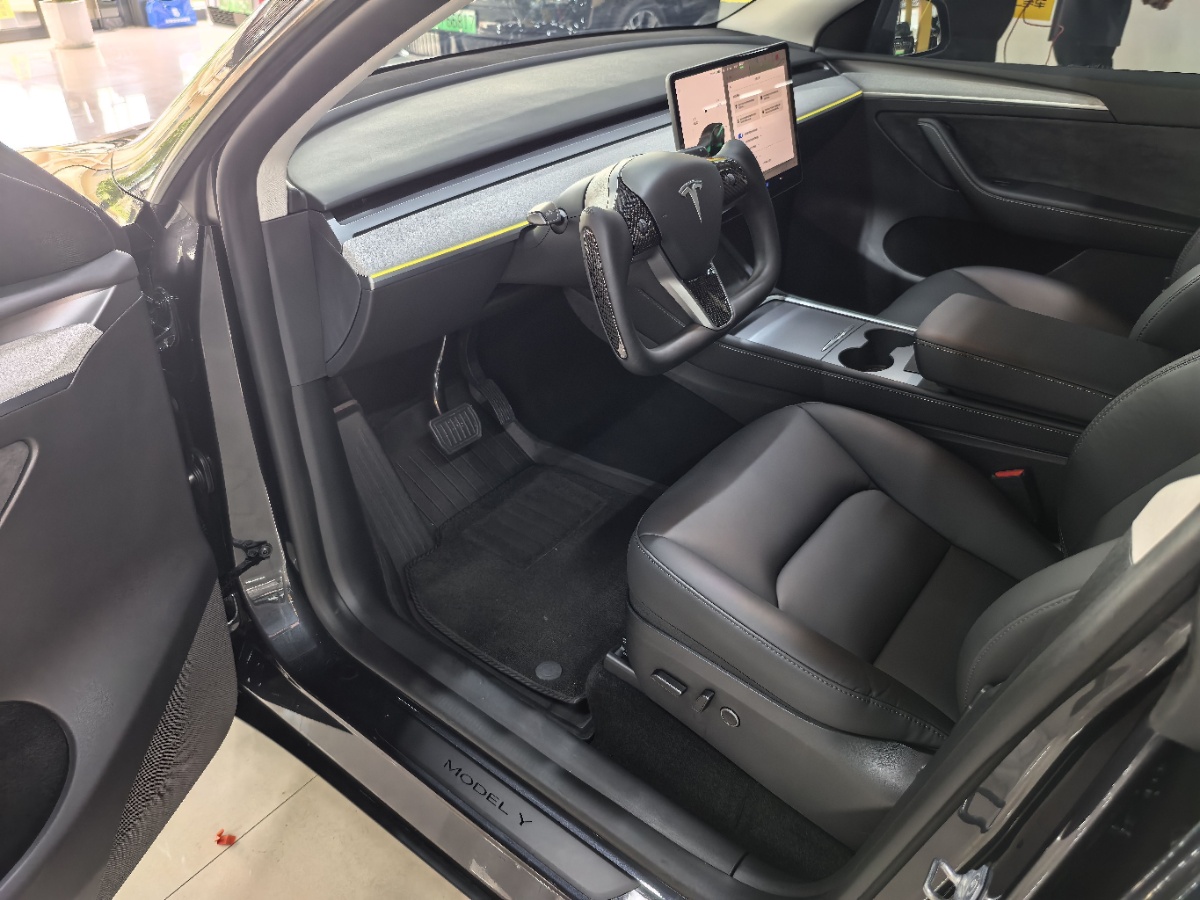Tesla Model Y 2024 #3 Tesla Model Y 2024 car image #3