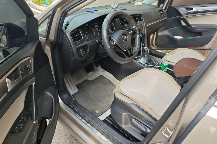 Volkswagen Golf 2017 car image #13