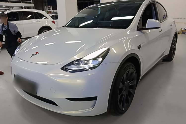 Tesla Model Y 2023 #2 Tesla Model Y 2023 car image #2