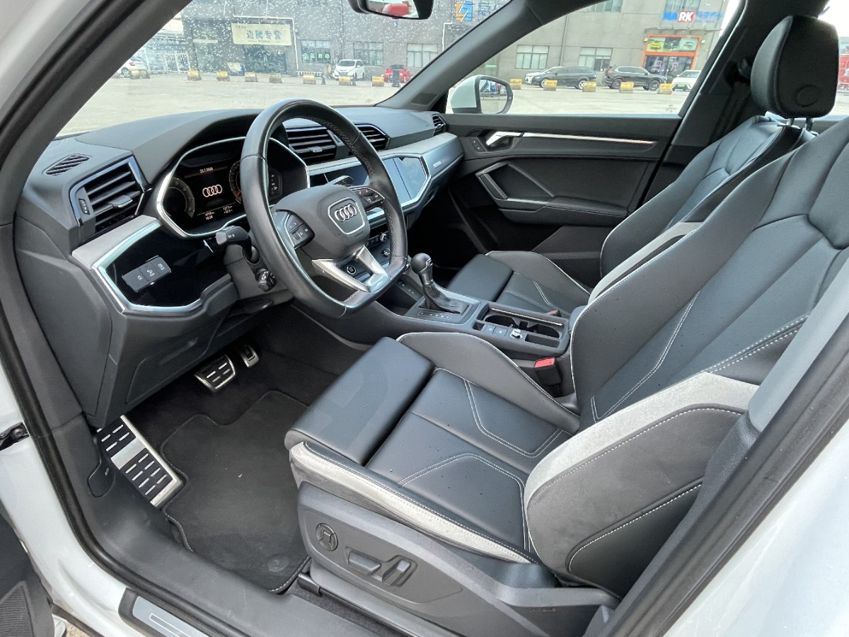 Audi Q3 2024 car image #7