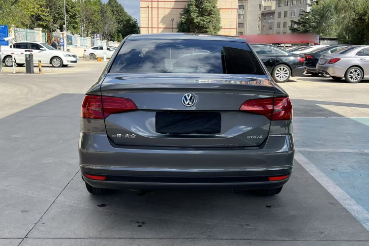 Volkswagen Bora 2016 car image #6