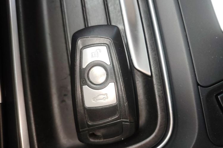 BMW 3 Series 2015 #9 BMW 3 Series 2015 car image #9