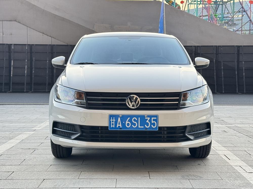 Volkswagen Santana 2022 car image #2
