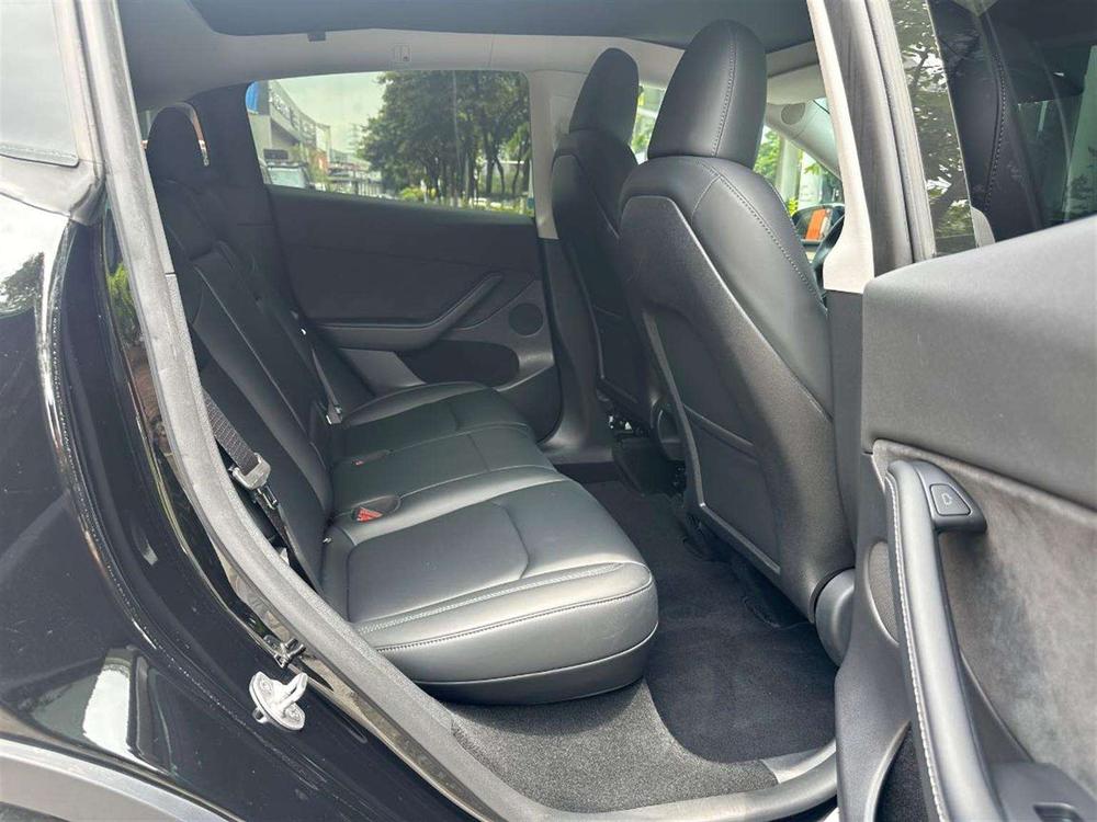 Tesla Model Y 2022 car image #14
