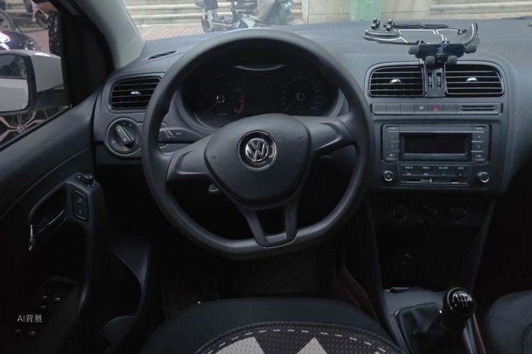 Volkswagen Polo 2015 car image #12