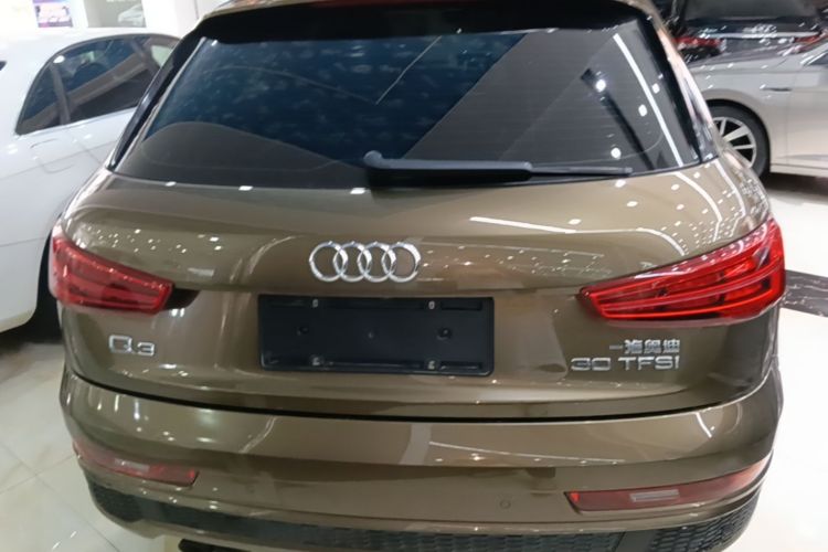 Audi Q3 2019 car image #6