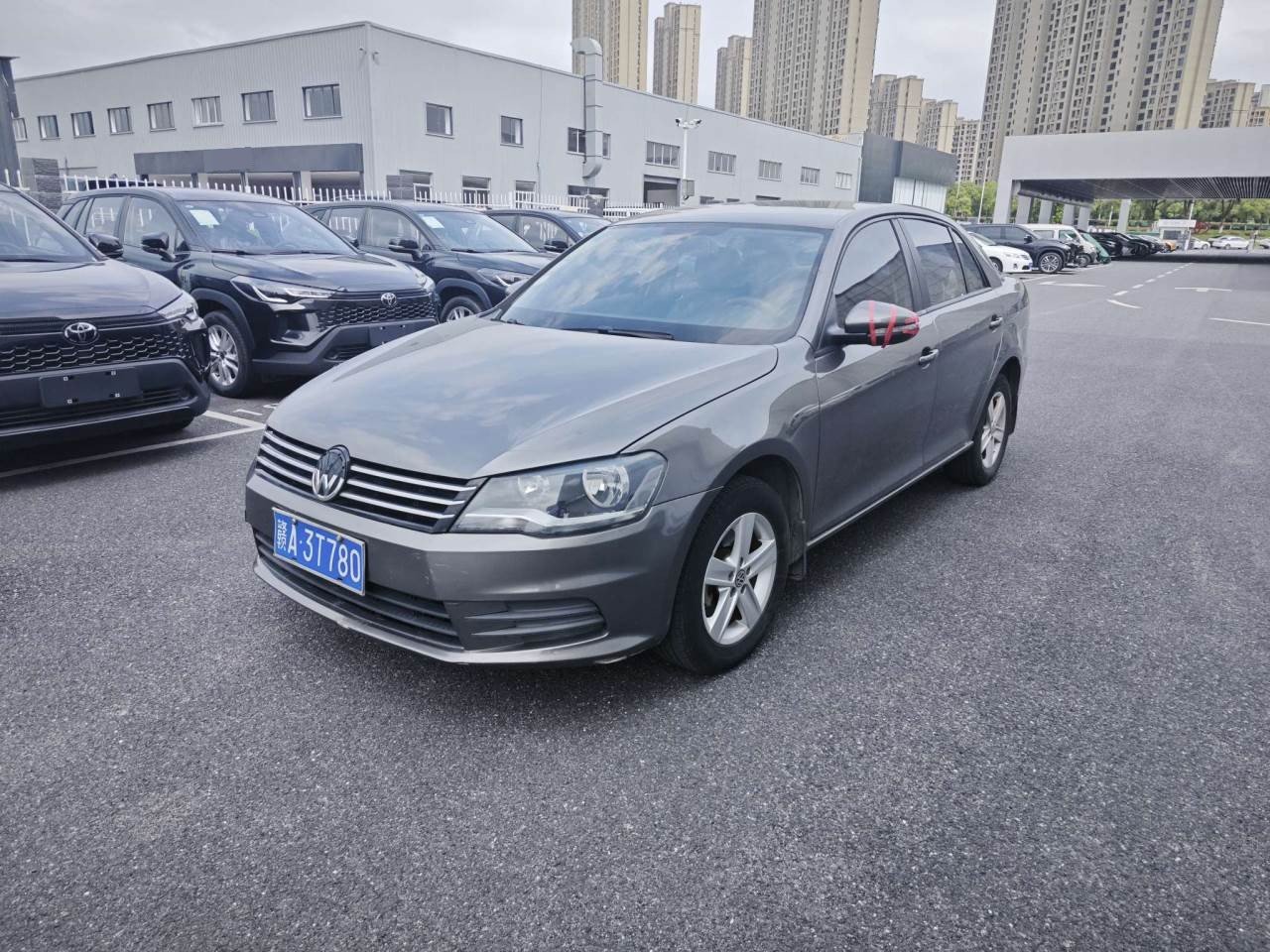 Volkswagen Bora 2013 car image 