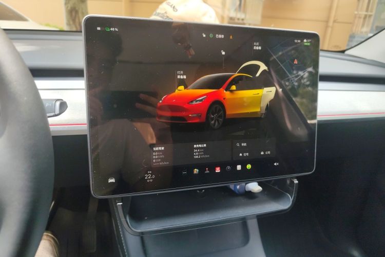 Tesla Model Y 2024 immagine di auto #13