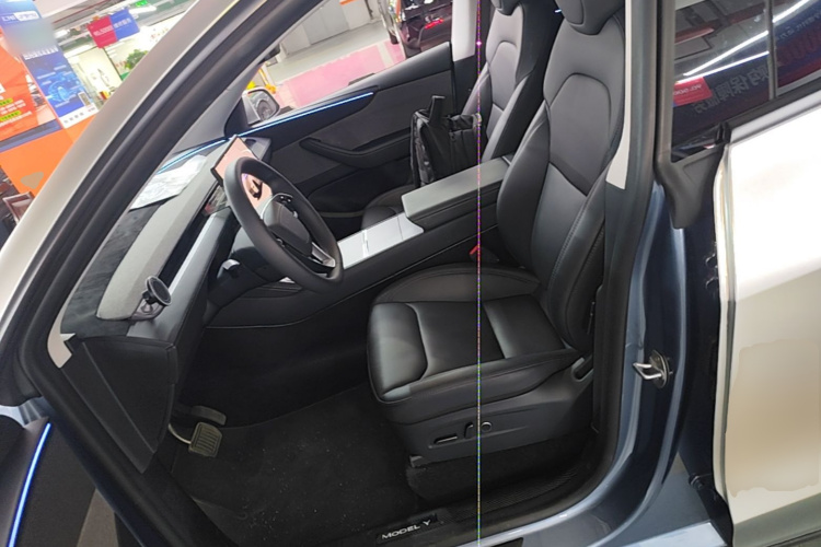 Tesla Model Y 2025 car image #15