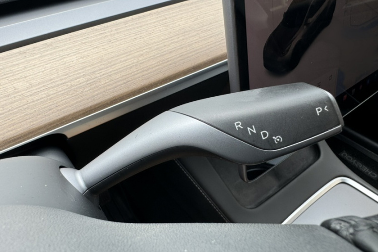 Tesla Model Y 2021 #17 Tesla Model Y 2021 car image #17
