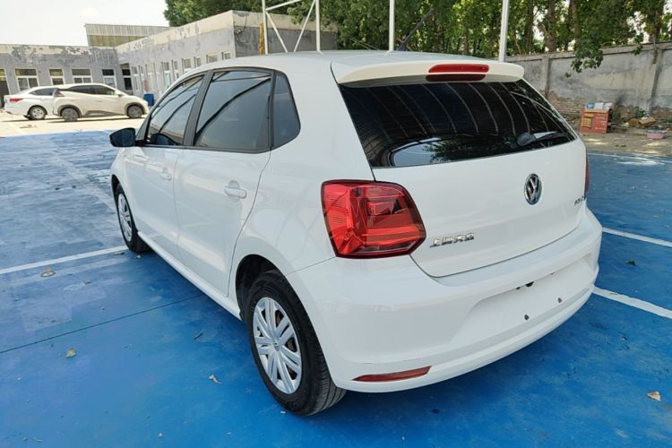 Volkswagen Polo 2015 car image #5